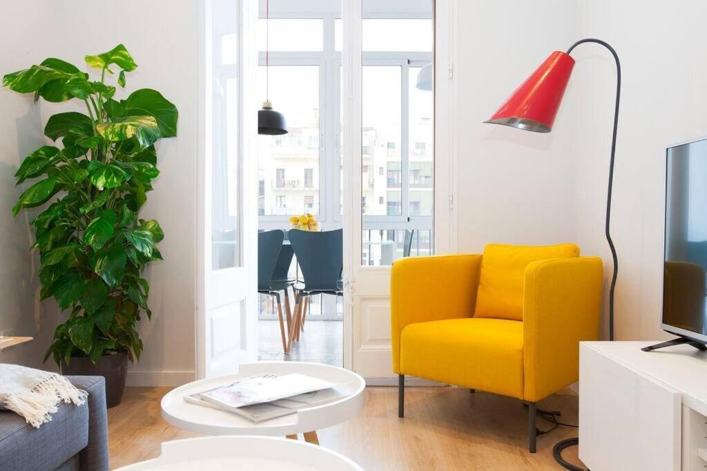 Perfectly Located 4Bed 4Bath Apartment In Barcelona 3 1 Экстерьер фото