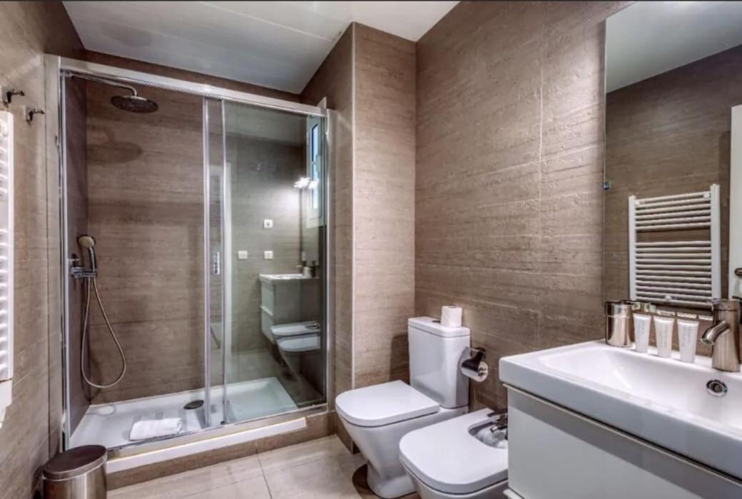 Perfectly Located 4Bed 4Bath Apartment In Barcelona 3 1 Экстерьер фото