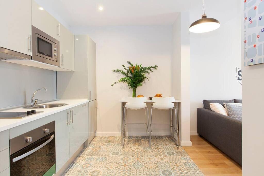 Perfectly Located 4Bed 4Bath Apartment In Barcelona 3 1 Экстерьер фото